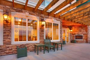 a patio with benches and a brick wall at TownePlace Suites Boise West / Meridian in Meridian