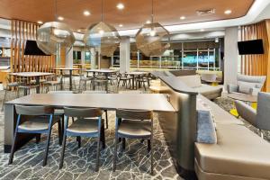 a restaurant with tables and chairs and a bar at SpringHill Suites by Marriott Montgomery Prattville/Millbrook in Millbrook