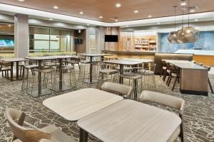 Restaurant o iba pang lugar na makakainan sa SpringHill Suites by Marriott Montgomery Prattville/Millbrook