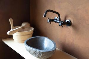 a bathroom with a sink and a toilet at B&B Perron 22 in Vierlingsbeek