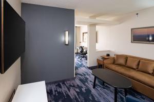 Гостиная зона в Fairfield Inn & Suites by Marriott Elizabethtown