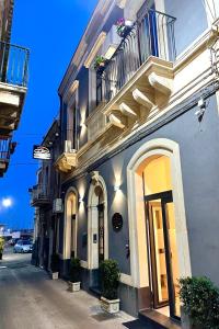 a building on a street with at La Vie Fuille Bed and Breakfast in Riposto