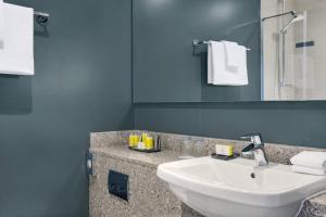 a bathroom with a white sink and a mirror at Bristol Marriott Royal Hotel in Bristol