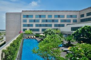 Bazén v ubytování JW Marriott Hotel New Delhi Aerocity nebo v jeho okolí