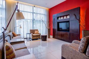 Area soggiorno di Courtyard by Marriott Panama Metromall