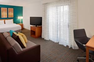 TV a/nebo společenská místnost v ubytování Residence Inn Binghamton