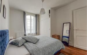 Ένα ή περισσότερα κρεβάτια σε δωμάτιο στο Amazing Apartment In Épinay-Sur-Seine