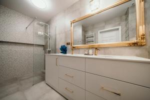 Ένα μπάνιο στο Apartament Talaso +19 φωτογραφίες
