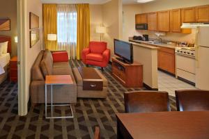 a living room with a couch and a tv in a room at TownePlace Suites by Marriott Fort Lauderdale Weston in Weston