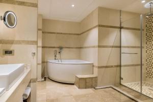 Ένα μπάνιο στο Four Points by Sheraton Ikot Ekpene