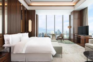 TV a/nebo společenská místnost v ubytování The Westin Jakarta