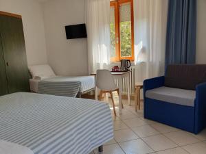A bed or beds in a room at Hotel Cormorano