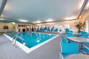 Swimmingpoolen hos eller tæt på TownePlace Suites by Marriott Louisville North