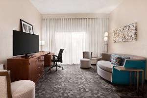 A television and/or entertainment centre at Courtyard by Marriott Tulsa Central