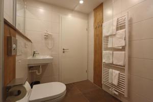 Koupelna v ubytování Hotel Kreuz Höhengasthof + 37 fotografií