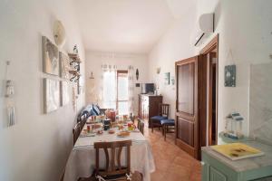 A television and/or entertainment centre at Maiorca Sea-view Apartment