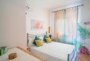 A bed or beds in a room at Maiorca Sea-view Apartment