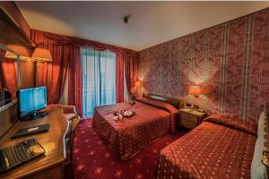 Postel nebo postele na pokoji v ubytování Hotel Valdarno