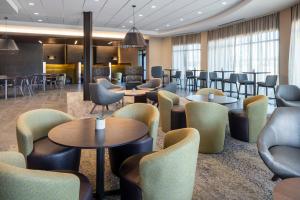a lobby with tables and chairs and a waiting room at Courtyard by Marriott Petaluma Sonoma County in Petaluma