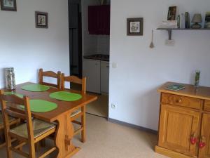a kitchen with a wooden table with chairs and a counter at Appartement Saint-François-Longchamp, 2 pièces, 4 personnes - FR-1-635-9 in Saint-François-Longchamp