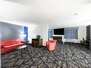 a living room with red furniture and a flat screen tv at Blaine Town Inn & Suites in Blaine
