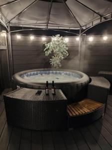 Majoituspaikassa The POD Unique & Stylish Luxury Accommodation With Hot Tub tai sen lähellä sijaitseva uima-allas