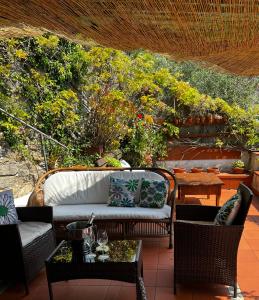 A seating area at Il Nido a Portovenere