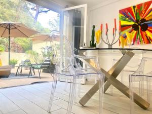 a dining room with a glass table and chairs at Les Lodges de Saint Cassien in Montauroux