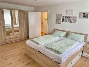 Postel nebo postele na pokoji v ubytování Citynahe 2-Zimmer Wohnung