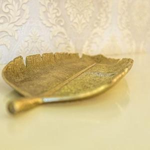 a gold plate sitting on top of a table at Grand Hotel Baroc in Zalău