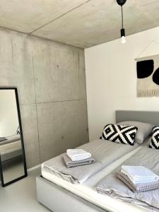 Postel nebo postele na pokoji v ubytování Weinberg-Design-Apartment Stuttgart-Fellbach