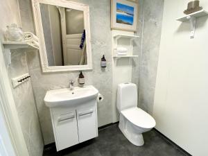 Koupelna v ubytování Skaftö Hotell Villa Lönndal, Grundsund