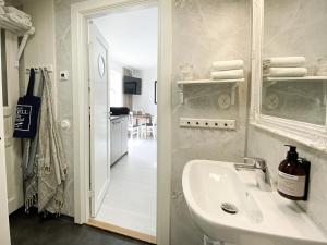 Koupelna v ubytování Skaftö Hotell Villa Lönndal, Grundsund
