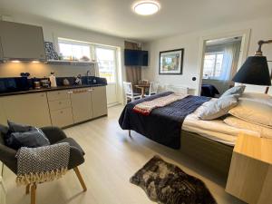 Postel nebo postele na pokoji v ubytování Skaftö Hotell Villa Lönndal, Grundsund