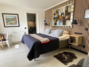 Postel nebo postele na pokoji v ubytování Skaftö Hotell Villa Lönndal, Grundsund