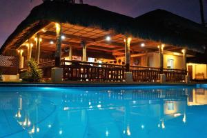 Bazén v ubytování Kav's Beach Resort nebo v jeho okolí