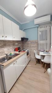 Kuchyňa alebo kuchynka v ubytovaní Vasileiadou Coastal Rooms
