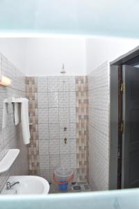 a bathroom with a shower and a sink at Tranquillité Cotonou in Cotonou +15 photos