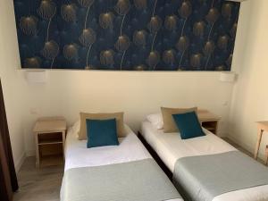 Voodi või voodid majutusasutuse Hôtel de Flore toas