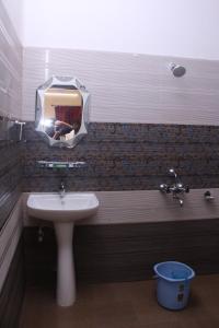 Ένα μπάνιο στο CHETAN INN HOTEL