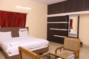 Ένα ή περισσότερα κρεβάτια σε δωμάτιο στο CHETAN INN HOTEL