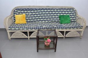 a white bench with two pillows on top of it at Tranquillité Cotonou in Cotonou