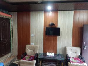 TV a/nebo společenská místnost v ubytování SAMAUN Homestay