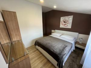 Postel nebo postele na pokoji v ubytování Apartments Mira