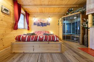 Postel nebo postele na pokoji v ubytování AL RANCH WELLNESS CADORE DOLOMITI APARTMENTS vicino Cortina Olimpiadi 2026 e Misurina Tre Cime Lavaredo