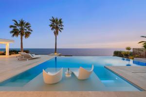 Basen w obiekcie Blue Sky Mallorca Luxury Villa lub w pobliżu