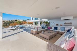 Balkon lub taras w obiekcie Blue Sky Mallorca Luxury Villa