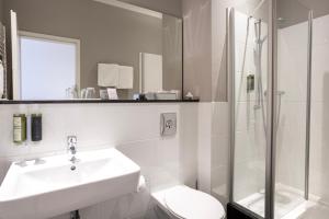 Ein Badezimmer in der Unterkunft Batschari Palais Baden-Baden