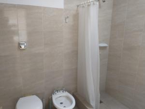 a bathroom with a toilet and a shower stall at Coneta, casa de Dios in San Fernando del Valle de Catamarca