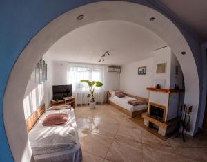 an archway in a living room with a fireplace at Lisets Villa in Gorna Brestnitsa